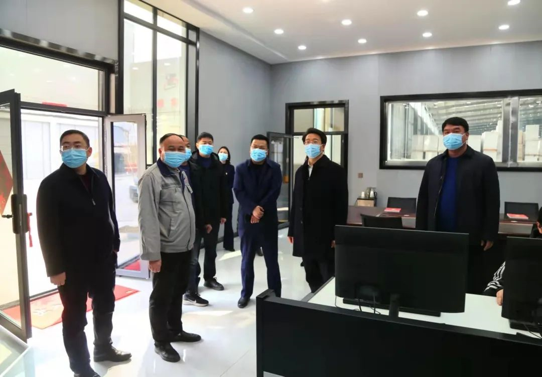 新密市市委副書記、市長程洋調(diào)研新密市正興耐火材料有限公司，送服務(wù)強信心，沖刺首季“開門紅”！(圖1)